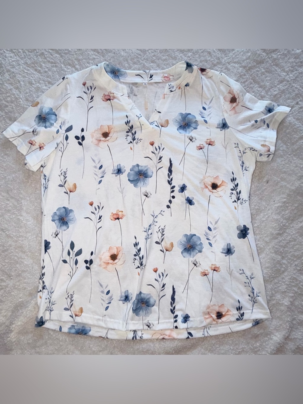 👚 4 for $15! Women’s Floral Short-Sleeve V-Neck White with Blue & Peach Blooms - Picture 6 of 7